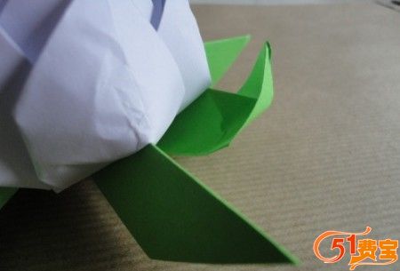 如何用废纸DIY逼真折纸睡莲花
