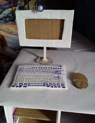 幼儿园手工：用纸板做芭比电脑