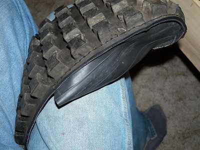 如何使用旧车胎DIY雨天防滑防水鞋教程