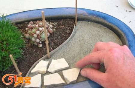 如何利用碎瓷砖做花盆景观