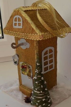 用酸奶盒做的金色圣诞小屋模型