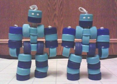 饮料瓶罐再做手脚可以活动的机器人玩具
