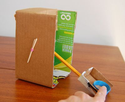 用废纸盒DIY儿童投掷器玩具