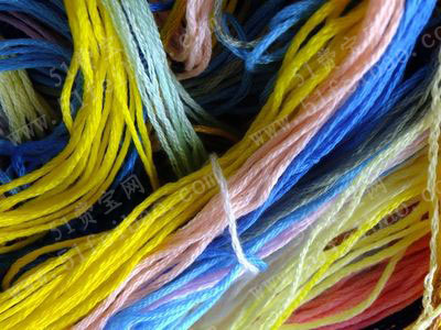 再利用废毛线做田园风格收纳盒