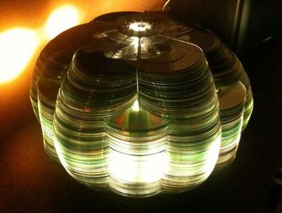 废旧光盘再利用大型台灯制作方法