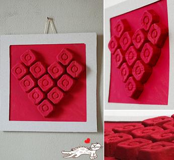 鸡蛋托制作红色心爱情墙装饰画