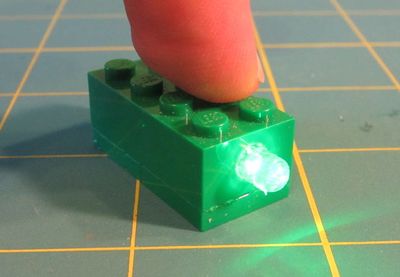 用乐高积木怎么做迷你LED手电