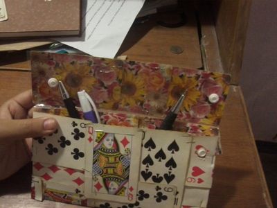 用旧扑克牌做环保手工笔袋的教程