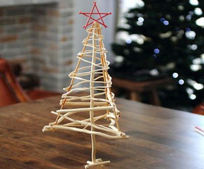 用树枝搭建最简单环保的圣诞树