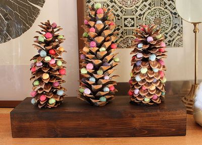 用松塔和毛毡DIY做小型圣诞树教程