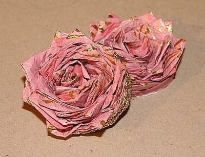 如何用糖纸做折纸玫瑰花