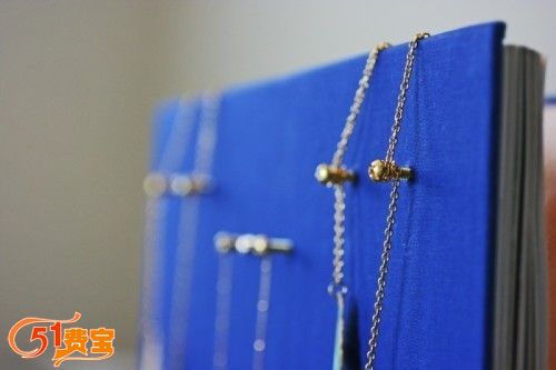 怎么利用旧记事簿做项链收纳架