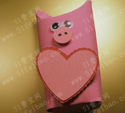 废纸筒diy小制作教程：怎么做粉色小猪糖果盒