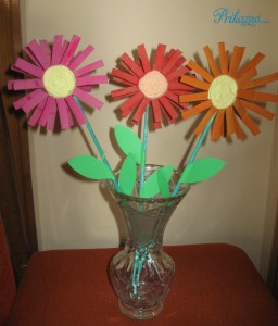 手工小制作：纸芯筒做盛开的菊花