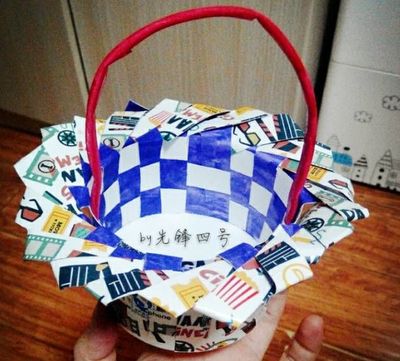 那么,爆米花桶如何废物利用编花篮呢,看看下面的详细制作步骤吧:1