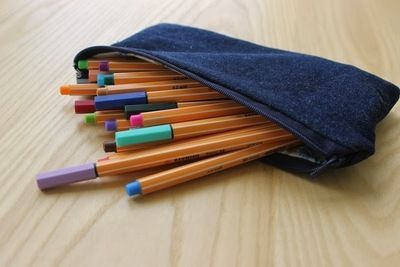 旧牛仔裤改造教程：diy简单的牛仔布笔袋