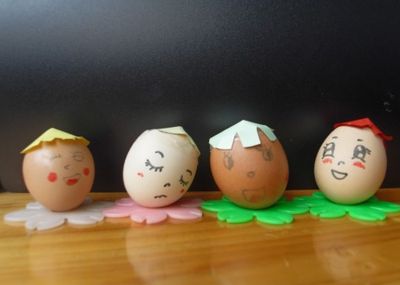 幼儿园手工之鸡蛋壳不倒翁的做法