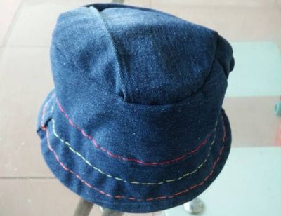 旧衣服或者旧裤子可以拿来自制太阳帽