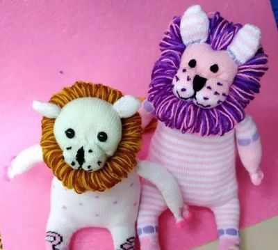 用袜子制作的超级萌的小雄狮玩偶教程