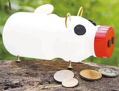 废弃酸奶瓶自制小猪存钱罐