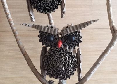 快递纸箱再次利用做瓦楞纸猫头鹰