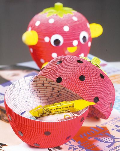 瓦愣纸做萌物草莓糖果盒图解教程