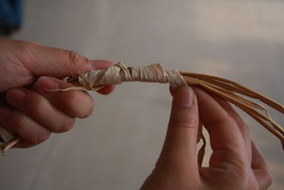 简单四步教你如何利用玉米皮做编织篮子