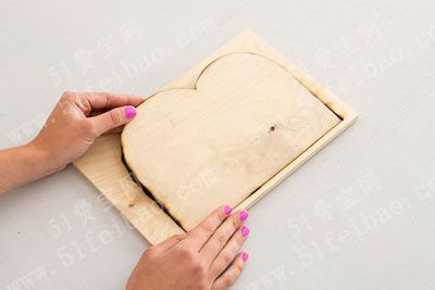 生活小窍门:废木板回收利用做色彩字母书挡