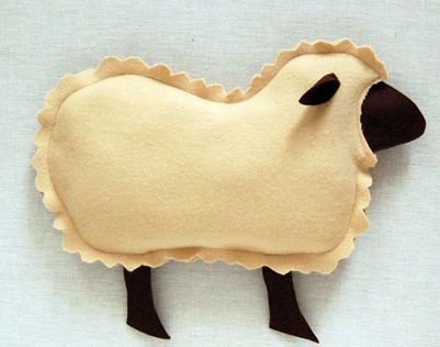 手工制作可爱不织布小羊羔抱枕教程