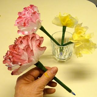 用圆珠笔做一枝好看的鲜花
