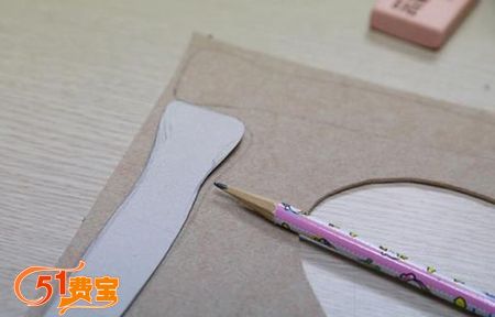 手工DIY做可爱秋刀鱼包包挂饰教程