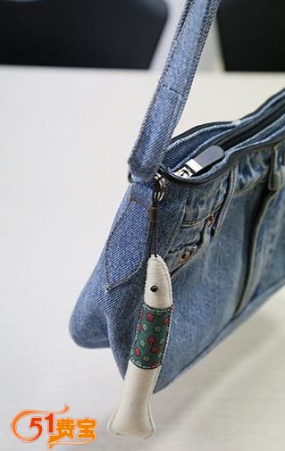 手工DIY做可爱秋刀鱼包包挂饰教程